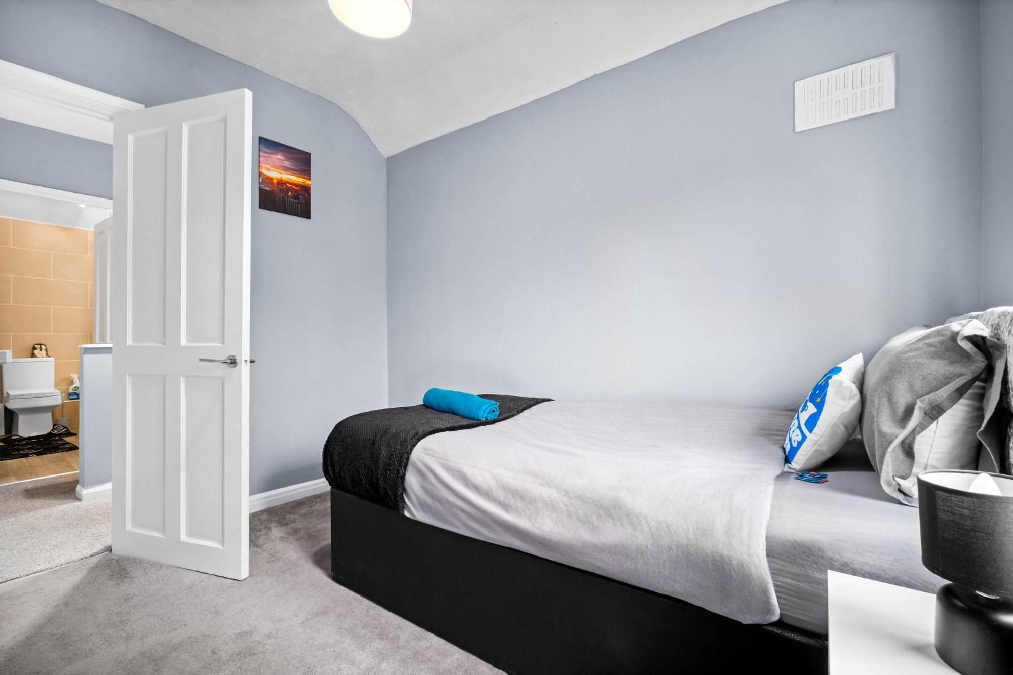Stylish 3 Bedroom Home Away From Home バーミンガム エクステリア 写真